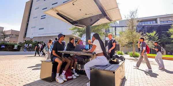 Sola powered benches bring convenience to students Sola powered benches bring convenience to students